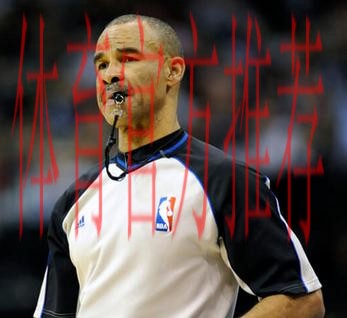 乌度卡对裁判怒吼：你xx睁大眼睛看看，睁大你的x眼看看